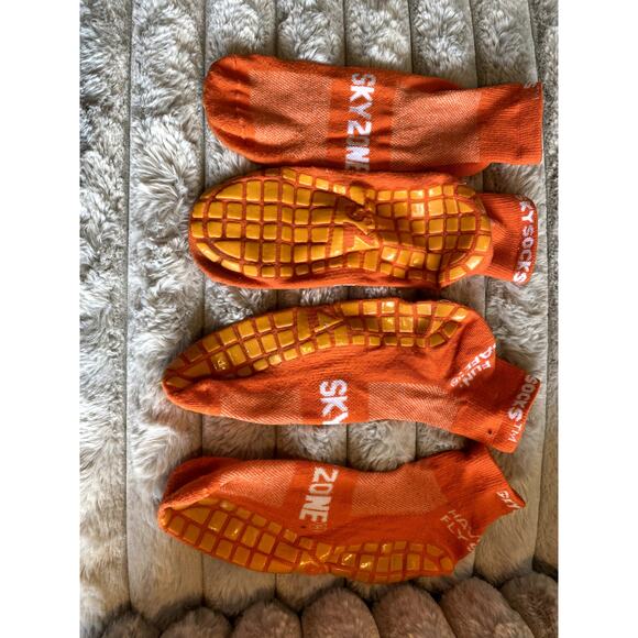 2 Pair Adult Sky Zone Trampoline Socks with slip resistant bottoms - Picture 1 of 1